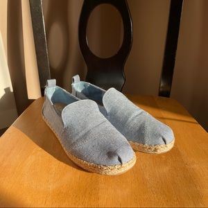 NWOT Chambray Toms Beachy Slip Ons